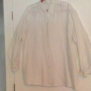 White Liz Claiborne Long Sleeved Button Front Blouse. Size XL.